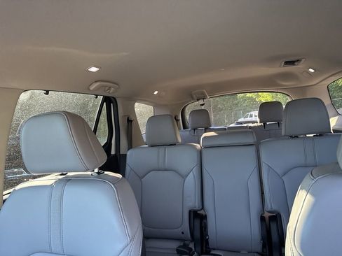Used 2025 Honda Pilot EX-L image 15