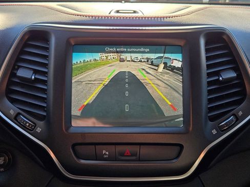 Used 2020 Jeep Cherokee Trailhawk w/ Cold Weather Group image 25