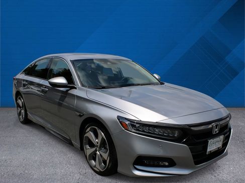 Used 2018 Honda Accord Touring image 2