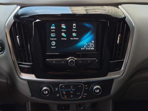 Used 2019 Chevrolet Traverse LT FWD image 18