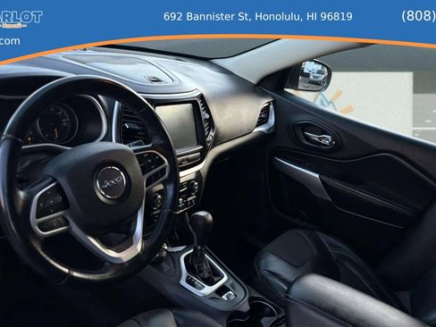 Used 2018 Jeep Cherokee Latitude Plus w/ Comfort/Convenience Group AWD/4WD image 16