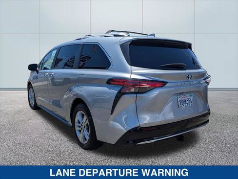Used 2022 Toyota Sienna Limited AWD/4WD image 3