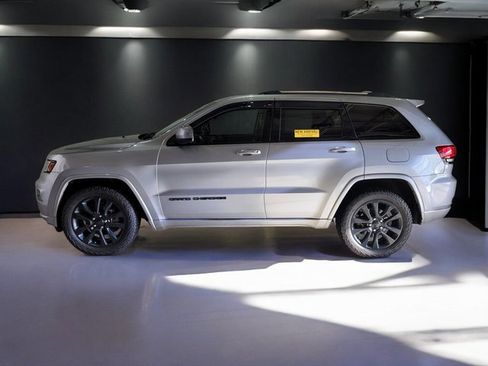 Used 2020 Jeep Grand Cherokee Altitude image 23