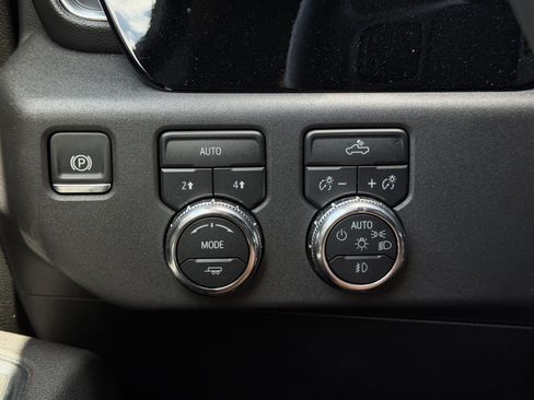Used 2025 GMC Sierra 1500 Elevation AWD/4WD image 28