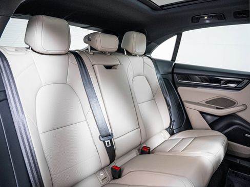Certified 2025 Porsche Macan Electric RWD image 6