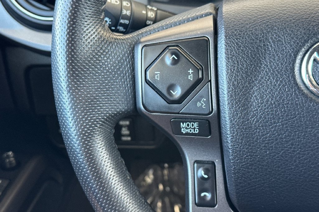 Used 2022 Toyota Tacoma TRD Off-Road AWD/4WD image 25