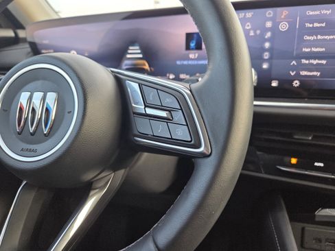 Used 2025 Buick Envision Preferred image 39