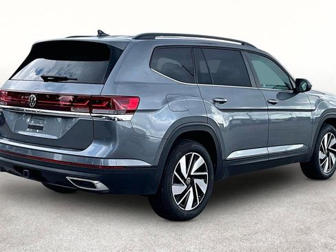 Used 2025 Volkswagen Atlas SE FWD image 2