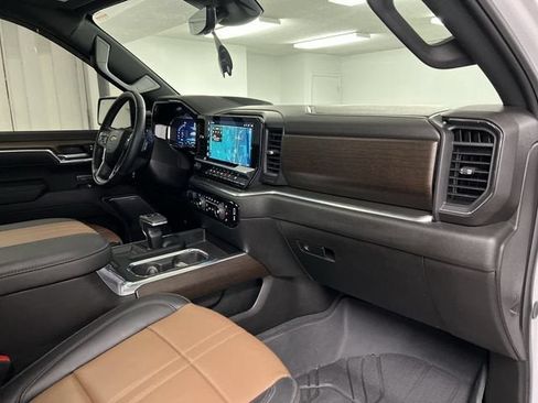 Certified 2025 Chevrolet Silverado 1500 High Country w/ High Country Premium Package AWD/4WD image 30