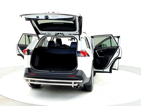 Certified 2021 Toyota RAV4 XLE Premium image 11