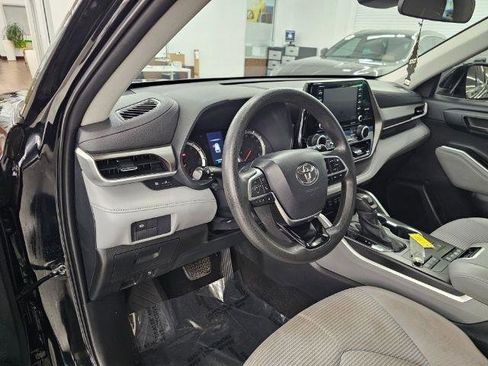 Used 2021 Toyota Highlander L AWD/4WD image 7