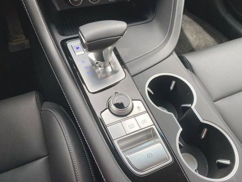 Used 2025 Genesis G70 2.5T AWD/4WD image 16