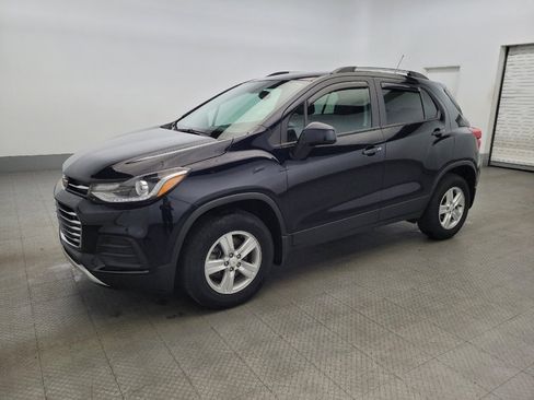 Used 2021 Chevrolet Trax LT w/ LT Convenience Package image 2