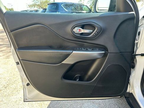 Used 2019 Jeep Cherokee Limited w/ Technology Group image 28