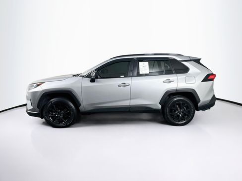 Used 2021 Toyota RAV4 LE FWD image 4
