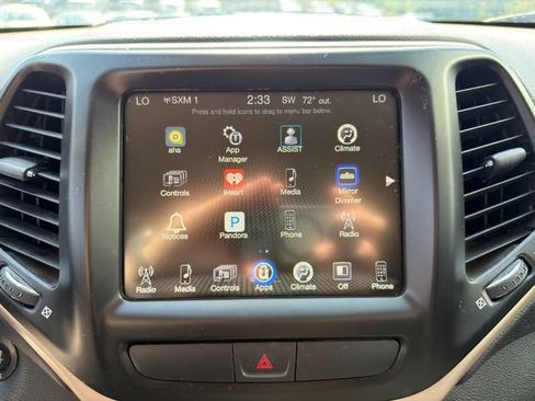 Used 2017 Jeep Cherokee Latitude w/ Comfort/Convenience Group AWD/4WD image 26