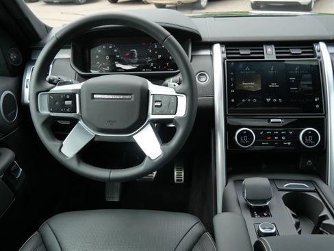 Used 2025 Land Rover Discovery Dynamic SE AWD/4WD image 19