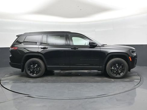 New 2026 Jeep Grand Cherokee L 4WD image 2