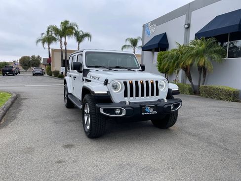 Used 2019 Jeep Wrangler Unlimited Sahara AWD/4WD image 3