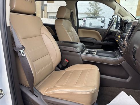 Used 2017 GMC Sierra 2500 Denali w/ Duramax Plus Package image 16