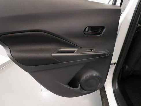 New 2025 Nissan Kicks Play S image 18
