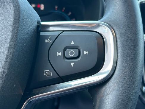 Used 2023 Volvo XC40 B5 Plus image 21