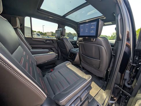 Used 2025 GMC Yukon XL AT4 Ultimate w/ LPO, Floor Liner Package AWD/4WD image 17