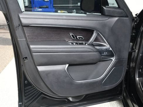 Used 2025 Land Rover Range Rover Long Wheelbase SE AWD/4WD image 23
