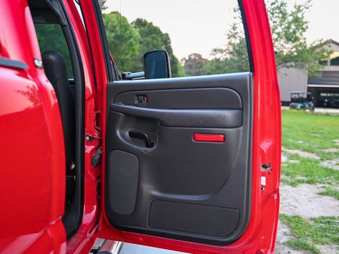 Used 2006 GMC Sierra 2500 SLT w/ Heavy-Duty Power Package AWD/4WD image 68