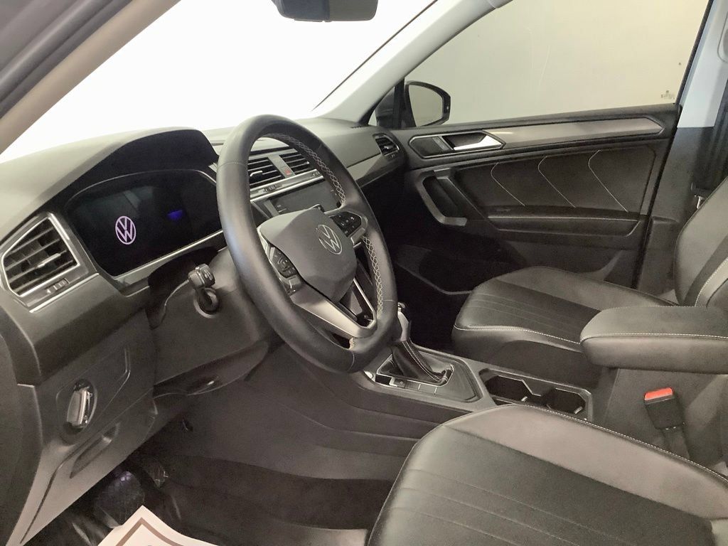 Used 2023 Volkswagen Tiguan SE w/ Panoramic Sunroof Package FWD image 14