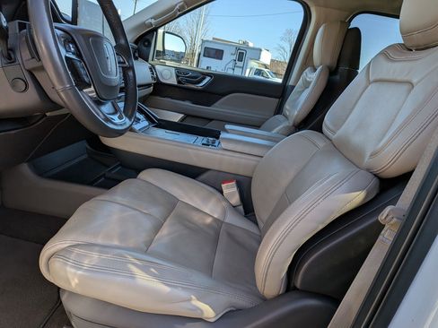 Used 2022 Lincoln Navigator Reserve image 13