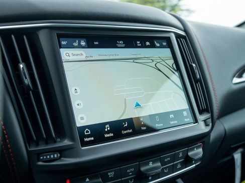 Used 2024 Maserati Levante GT Ultima image 22