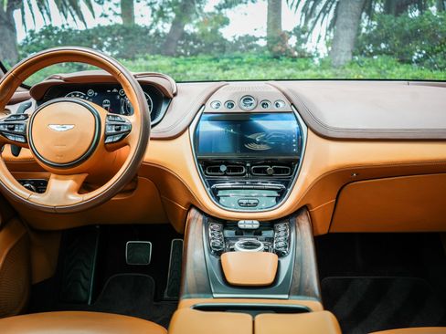 Used 2022 Aston Martin DBX AWD/4WD image 20