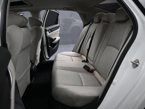 Used 2019 Honda Accord EX image 18