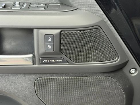 Certified 2025 Land Rover Defender 110 S AWD/4WD image 17