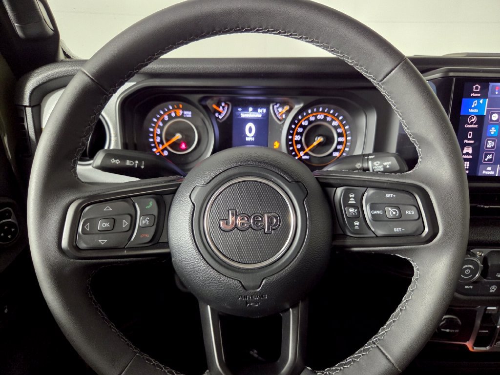 Used 2026 Jeep Gladiator Sport AWD/4WD image 16