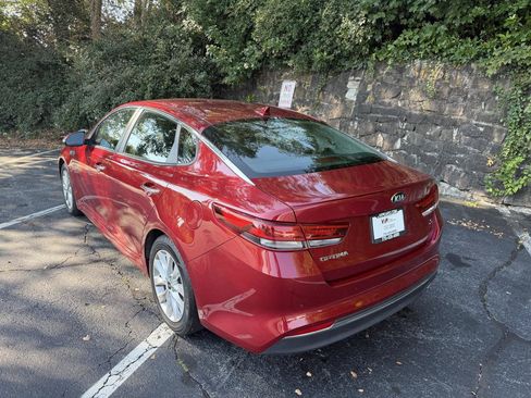 Used 2018 Kia Optima S FWD image 7
