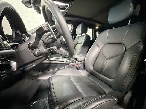 Used 2025 Porsche Macan image 5