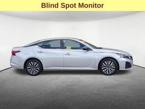 Used 2024 Nissan Altima 2.5 SV FWD image 4