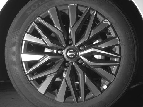 Used 2025 Nissan Altima 2.5 SV FWD image 13