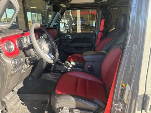 Used 2023 Jeep Wrangler Unlimited Rubicon 4xe image 9