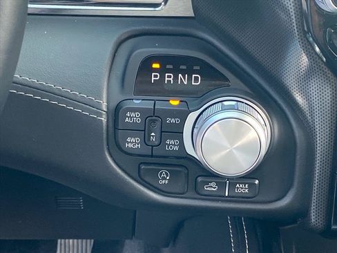 Used 2025 RAM 1500 Limited AWD/4WD image 12