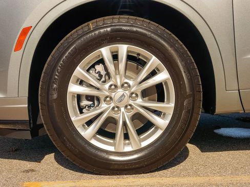 Certified 2025 Cadillac XT6 Luxury FWD image 9