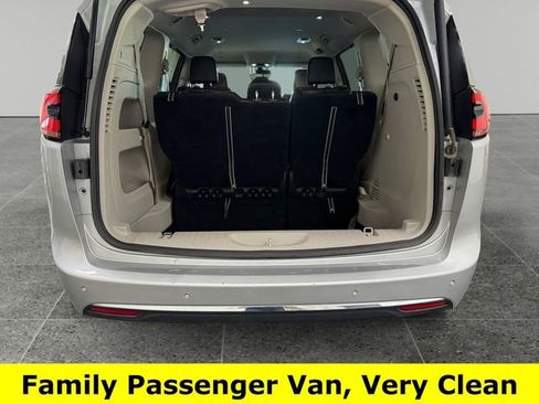 Used 2024 Chrysler Pacifica Touring-L image 14