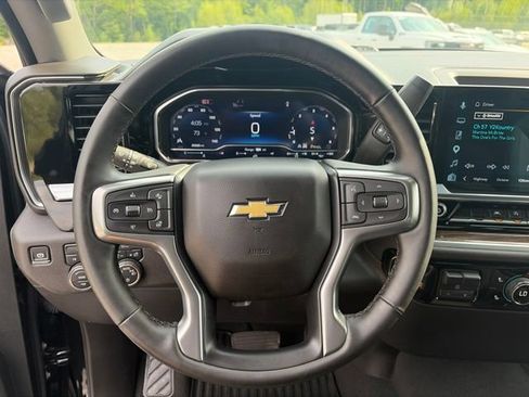 Used 2025 Chevrolet Silverado 1500 LT AWD/4WD image 15