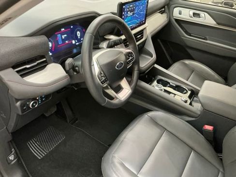 Used 2025 Ford Explorer Active w/ Active Comfort Package image 15
