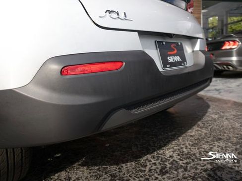 Used 2020 Kia Soul LX image 18