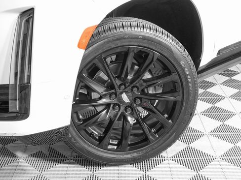 Used 2021 Cadillac Escalade Sport Platinum w/ LPO, ONYX Package image 34