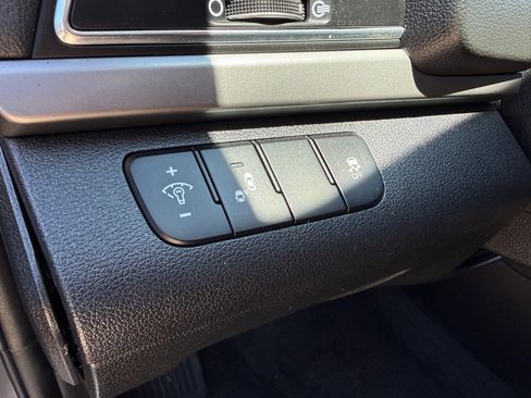 Used 2018 Hyundai Elantra SEL image 18