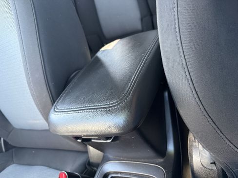 Used 2012 Chevrolet Captiva Sport LS FWD image 21
